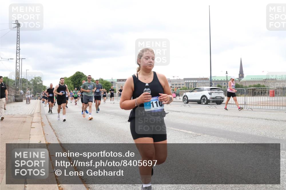 29.06.2025 - hella hamburg halbmarathon Lena Gebhardt http://msf.ph/oto/8405697 29.06.2025 10:58:40 Lombardsbrücke 16998, 1703, 110, 1001, 1326, 1365, 1380, 1514, 1646, 1845, 2043, 2057, 2449, 2649, 2929, 3416, 3540, 3565, 3868, 4042, 4043, 4117, 4225, 4294, 4577, 4648, 5104, 5159, 5655, 5732, 5782, 5988, 6010, 6330, 6341, 6554, 6588, 6633, 6638, 6702, 6825, 6927, 7095, 7096, 7262, 7443, 7617, 7664, 7870, 7933, 7957, 7967, 8076, 8489, 8545, 8547, 8592, 8701, 8752, 9123, 9221, 9225, 9239, 9563, 9636, 9889, 9960, 9982, 10498 meine-sportfotos.de