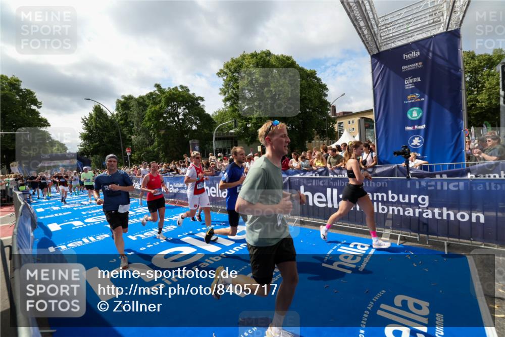 29.06.2025 - hella hamburg halbmarathon Zöllner http://msf.ph/oto/8405717 29.06.2025 10:40:47 Ziel 1882, 2324, 2714, 2750, 4634, 4843, 4889, 5014, 5026, 5745, 7080, 7622, 8074, 8629, 9294, 10900, 11959, 12865, 14092, 14272, 14820, 15351, 15493, 16201, 16249, 16599, 17486, 18399 meine-sportfotos.de
