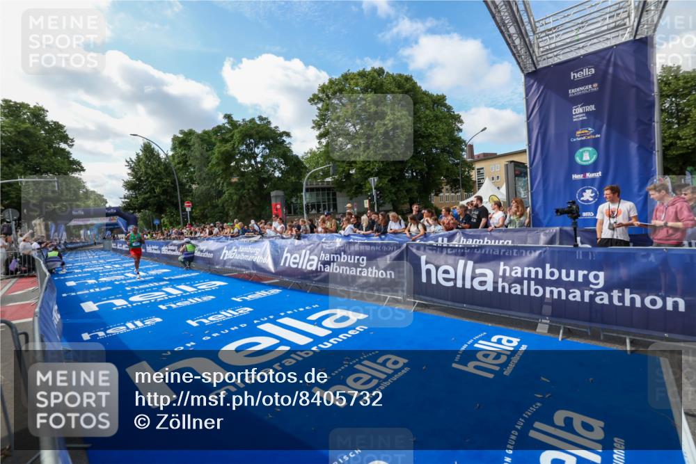 29.06.2025 - hella hamburg halbmarathon Zöllner http://msf.ph/oto/8405732 29.06.2025 10:05:29 Ziel 17 meine-sportfotos.de