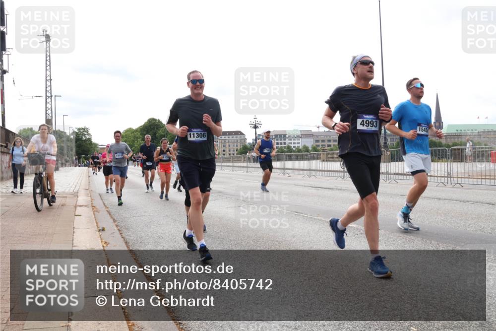 29.06.2025 - hella hamburg halbmarathon Lena Gebhardt http://msf.ph/oto/8405742 29.06.2025 10:24:19 Lombardsbrücke 18109, 11306, 4993, 1545, 1005, 1009, 1064, 1389, 1395, 1444, 2132, 2280, 2477, 3013, 3053, 3132, 3185, 3285, 3421, 3579, 3786, 4111, 4122, 4162, 4464, 4597, 4684, 4719, 4990, 4993, 5039, 5138, 5258, 5260, 5661, 5829, 5830, 5954, 6478, 6524, 6526, 6570, 7013, 7426, 7528, 7920, 7975, 8141, 8149, 8167, 8187, 8297, 8502, 8717, 9063, 9217, 9603, 11306, 11347, 11415, 12070, 12210, 12303, 13111, 13113, 13380, 13573, 13638, 13711, 14143 meine-sportfotos.de