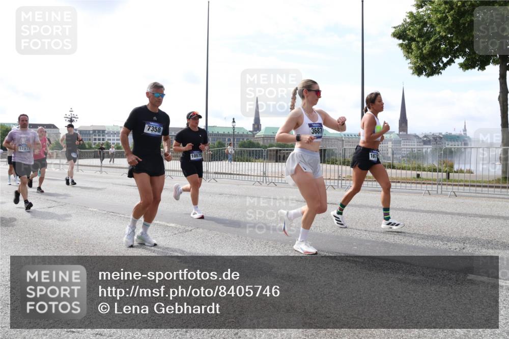 29.06.2025 - hella hamburg halbmarathon Lena Gebhardt http://msf.ph/oto/8405746 29.06.2025 10:16:37 Lombardsbrücke 12911, 7358, 10575, 3687, 1117, 1212, 1240, 1244, 1403, 1599, 1602, 1825, 2347, 2803, 2835, 2912, 3030, 3088, 3134, 3156, 3176, 3450, 3484, 3648, 3687, 4478, 4583, 4637, 5036, 5037, 5294, 6024, 6328, 6488, 6742, 6941, 6948, 7158, 7358, 7360, 7753, 7924, 8295, 8317, 8597, 8619, 8645, 8707, 8847, 8857, 9091, 9208, 9332, 9492, 9601, 9628, 9664, 9676, 9810, 9881, 10076, 10139, 10141, 10183, 10232, 10292, 10844, 10990, 11344, 11345 meine-sportfotos.de