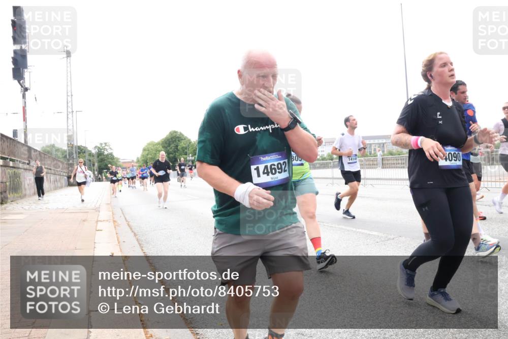 29.06.2025 - hella hamburg halbmarathon Lena Gebhardt http://msf.ph/oto/8405753 29.06.2025 10:50:22 Lombardsbrücke 14692, 14144, 4090, 1259, 1487, 1511, 1828, 2047, 3203, 3680, 3701, 3710, 3805, 3897, 4090, 4168, 4642, 4870, 4961, 5119, 5131, 5749, 5751, 5997, 6680, 6830, 7505, 7677, 7721, 7722, 7755, 8254, 8299, 8834, 9015, 9605, 9940, 10060, 10286, 10617, 10683, 10744, 11030, 11426, 11696, 11716, 11760, 12079, 13127, 13128, 13309, 13381, 13744, 13846, 13887, 14102, 14144, 14505, 14591, 14940, 15017, 15230, 15416, 15626 meine-sportfotos.de