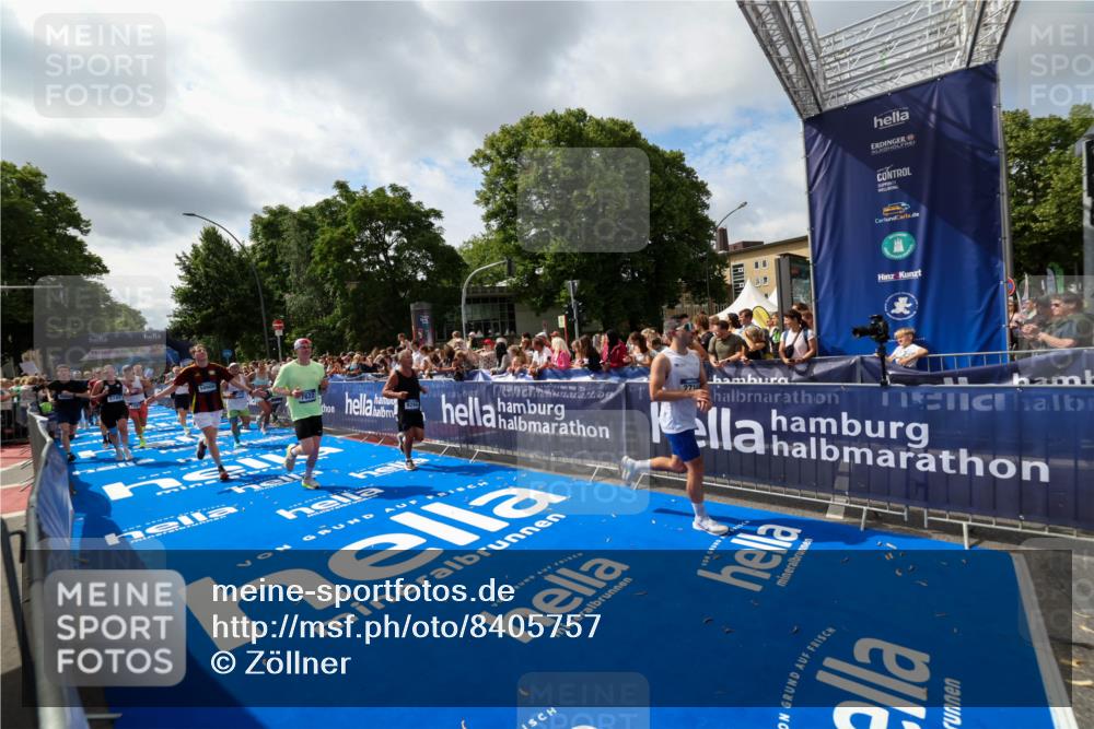29.06.2025 - hella hamburg halbmarathon Zöllner http://msf.ph/oto/8405757 29.06.2025 10:40:48 Ziel 1882, 2324, 2714, 2750, 4634, 4889, 5014, 5026, 5745, 6429, 7080, 7622, 8074, 8629, 9294, 9979, 10900, 11959, 14092, 14272, 15351, 15493, 16201, 16249, 16599, 17486 meine-sportfotos.de