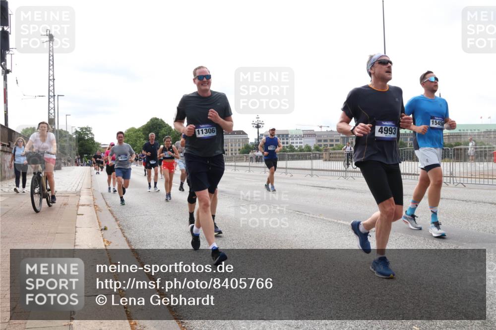 29.06.2025 - hella hamburg halbmarathon Lena Gebhardt http://msf.ph/oto/8405766 29.06.2025 10:24:19 Lombardsbrücke 18109, 11306, 17147, 4993, 15456, 1005, 1009, 1064, 1389, 1395, 1444, 2132, 2280, 2477, 3013, 3053, 3132, 3185, 3285, 3421, 3579, 3786, 4111, 4122, 4162, 4464, 4597, 4684, 4719, 4990, 4993, 5039, 5138, 5258, 5260, 5661, 5829, 5830, 5954, 6478, 6524, 6526, 6570, 7013, 7426, 7528, 7920, 7975, 8141, 8149, 8167, 8187, 8297, 8502, 8717, 9063, 9217, 9603, 11306, 11347, 11415, 12070, 12210, 12303, 13111, 13113, 13380, 13573, 13638, 13711, 14143 meine-sportfotos.de