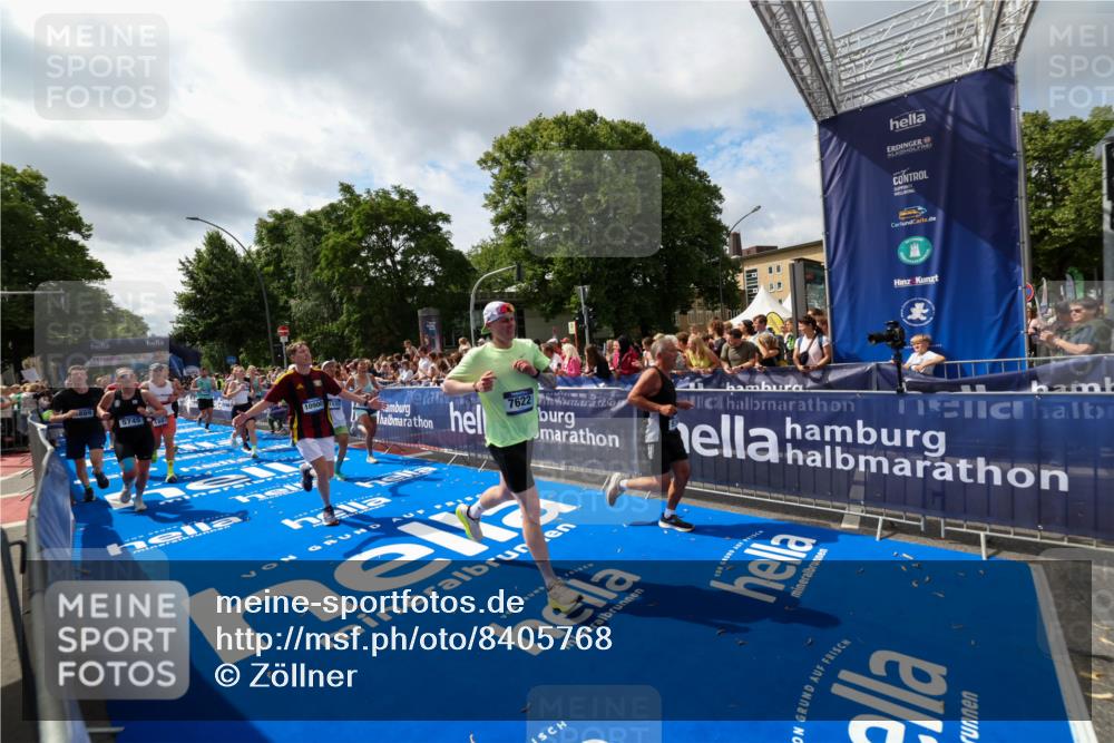 29.06.2025 - hella hamburg halbmarathon Zöllner http://msf.ph/oto/8405768 29.06.2025 10:40:49 Ziel 1631, 1882, 2714, 2750, 4634, 4889, 5014, 5026, 5745, 6429, 7080, 7109, 7622, 8074, 8629, 9294, 9979, 10900, 11959, 14092, 15351, 16201, 16249, 17486 meine-sportfotos.de