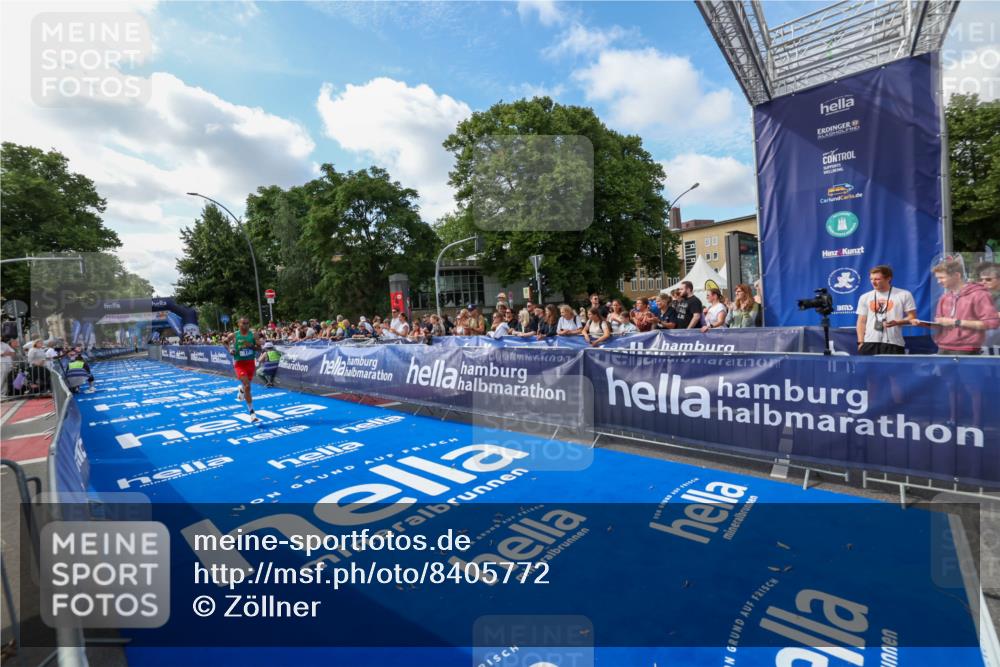 29.06.2025 - hella hamburg halbmarathon Zöllner http://msf.ph/oto/8405772 29.06.2025 10:05:30 Ziel 17 meine-sportfotos.de