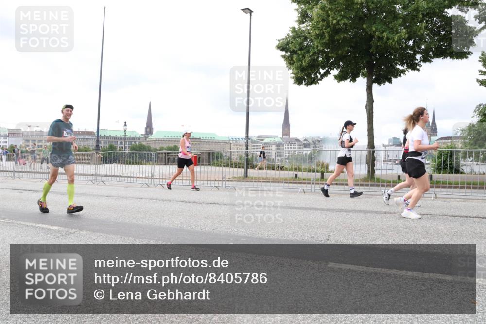 29.06.2025 - hella hamburg halbmarathon Lena Gebhardt http://msf.ph/oto/8405786 29.06.2025 10:58:41 Lombardsbrücke 7870, 1001, 1326, 1365, 1380, 1514, 1646, 1845, 2043, 2057, 2449, 2649, 2929, 3416, 3540, 3565, 3868, 4042, 4043, 4117, 4225, 4294, 4577, 4648, 5104, 5159, 5655, 5732, 5988, 6010, 6330, 6341, 6554, 6588, 6633, 6638, 6702, 6825, 6927, 7095, 7096, 7262, 7443, 7617, 7664, 7870, 7933, 7957, 7967, 8076, 8489, 8545, 8547, 8592, 8701, 8752, 9123, 9221, 9225, 9239, 9563, 9636, 9889, 9960, 9982, 10498 meine-sportfotos.de