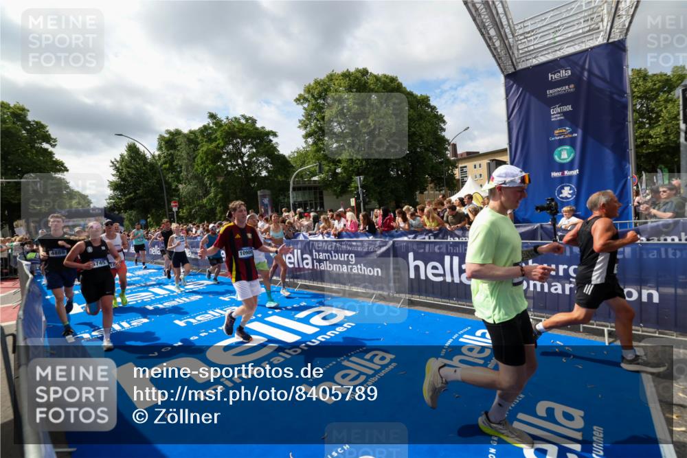 29.06.2025 - hella hamburg halbmarathon Zöllner http://msf.ph/oto/8405789 29.06.2025 10:40:50 Ziel 1631, 1882, 2750, 4634, 4889, 5014, 5026, 5745, 6429, 7080, 7109, 7378, 7622, 8074, 8629, 9294, 9979, 10369, 10900, 11959, 14092, 15351, 16201, 16249, 17486 meine-sportfotos.de