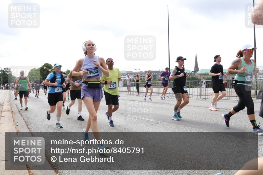 29.06.2025 - hella hamburg halbmarathon Lena Gebhardt http://msf.ph/oto/8405791 29.06.2025 10:41:16 Lombardsbrücke 4775, 10835, 18494, 15953, 6088, 1731, 1787, 1317, 1536, 1542, 1731, 2229, 2258, 2805, 2858, 3344, 3532, 3533, 3623, 3694, 4234, 4412, 4415, 4530, 4610, 4638, 4774, 4775, 5086, 5225, 5549, 5688, 5689, 5753, 5928, 5942, 6088, 6098, 6250, 6474, 6793, 6842, 6894, 7022, 7023, 7293, 7661, 7821, 7829, 8293, 8385, 8429, 8430, 8586, 8751, 8769, 8878, 8992, 9009, 9237, 9962, 10181, 10269, 10348, 10407, 10483, 10644, 10835, 11053, 11166 meine-sportfotos.de