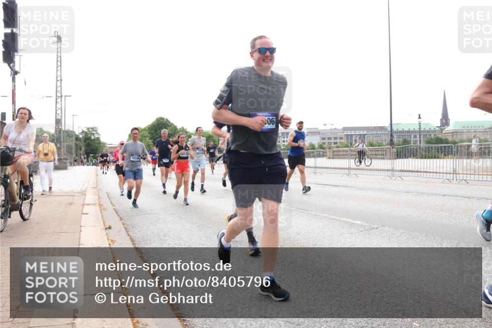 29.06.2025 - hella hamburg halbmarathon Lena Gebhardt http://msf.ph/oto/8405796 29.06.2025 10:24:19 Lombardsbrücke 1009, 0132, 18109, 06, 1005, 1009, 1064, 1389, 1395, 1444, 2132, 2280, 2477, 3013, 3053, 3132, 3185, 3285, 3421, 3579, 3786, 4111, 4122, 4162, 4464, 4597, 4684, 4719, 4990, 4993, 5039, 5138, 5258, 5260, 5661, 5829, 5830, 5954, 6478, 6524, 6526, 6570, 7013, 7426, 7528, 7920, 7975, 8141, 8149, 8167, 8187, 8297, 8502, 8717, 9063, 9217, 9603, 11306, 11347, 11415, 12070, 12210, 12303, 13111, 13113, 13380, 13573, 13638, 13711, 14143 meine-sportfotos.de
