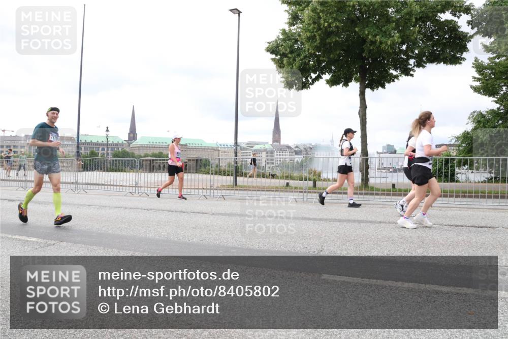 29.06.2025 - hella hamburg halbmarathon Lena Gebhardt http://msf.ph/oto/8405802 29.06.2025 10:58:41 Lombardsbrücke 7870, 1001, 1326, 1365, 1380, 1514, 1646, 1845, 2043, 2057, 2449, 2649, 2929, 3416, 3540, 3565, 3868, 4042, 4043, 4117, 4225, 4294, 4577, 4648, 5104, 5159, 5655, 5732, 5988, 6010, 6330, 6341, 6554, 6588, 6633, 6638, 6702, 6825, 6927, 7095, 7096, 7262, 7443, 7617, 7664, 7870, 7933, 7957, 7967, 8076, 8489, 8545, 8547, 8592, 8701, 8752, 9123, 9221, 9225, 9239, 9563, 9636, 9889, 9960, 9982, 10498 meine-sportfotos.de