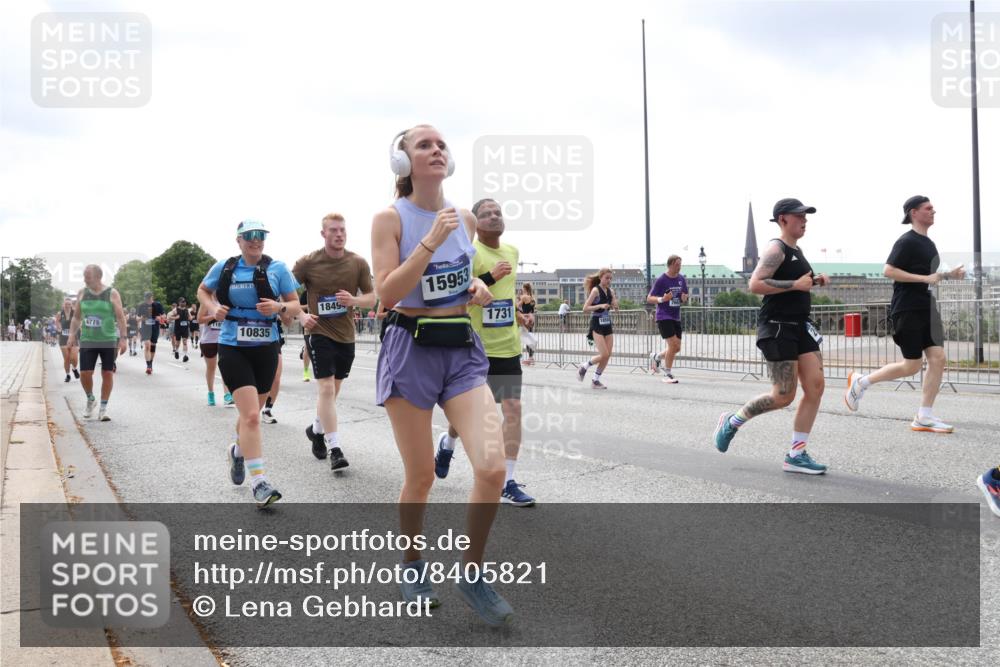 29.06.2025 - hella hamburg halbmarathon Lena Gebhardt http://msf.ph/oto/8405821 29.06.2025 10:41:17 Lombardsbrücke 4775, 18, 10835, 1849, 15953, 1731, 1317, 1536, 1542, 1731, 2153, 2229, 2258, 2805, 2858, 3344, 3532, 3533, 3623, 4234, 4412, 4415, 4530, 4610, 4638, 4774, 4775, 5086, 5225, 5549, 5688, 5689, 5753, 5928, 5942, 6088, 6098, 6250, 6474, 6793, 6842, 6894, 7022, 7023, 7661, 7821, 7829, 8293, 8385, 8429, 8430, 8586, 8751, 8769, 8878, 8992, 9009, 9237, 9962, 10181, 10269, 10348, 10407, 10483, 10644, 10835, 11053, 11166 meine-sportfotos.de
