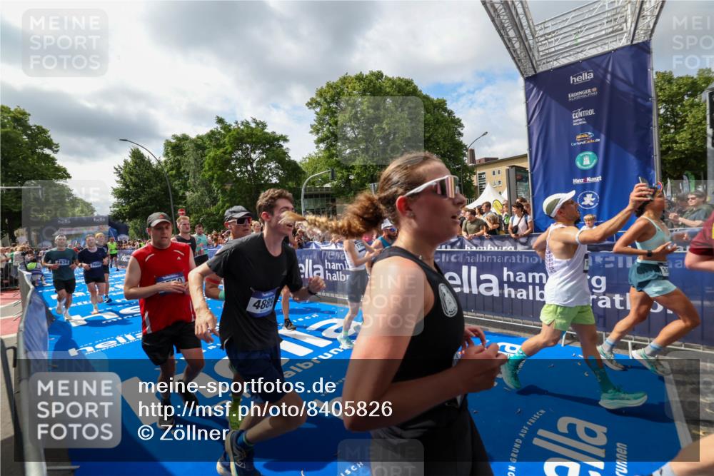 29.06.2025 - hella hamburg halbmarathon Zöllner http://msf.ph/oto/8405826 29.06.2025 10:40:51 Ziel 1631, 1882, 2750, 4634, 4889, 5014, 5026, 5745, 6429, 7080, 7109, 7378, 8074, 8629, 9979, 10369, 10900, 11959, 14092, 14661, 15351, 16201, 16249, 17486 meine-sportfotos.de
