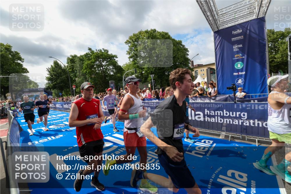 29.06.2025 - hella hamburg halbmarathon Zöllner http://msf.ph/oto/8405835 29.06.2025 10:40:52 Ziel 1631, 1882, 2750, 4634, 4889, 5014, 5026, 5745, 6429, 7080, 7109, 7378, 8074, 8629, 9547, 9979, 10369, 10934, 11959, 14092, 14661, 15351, 16201, 16249, 17486 meine-sportfotos.de