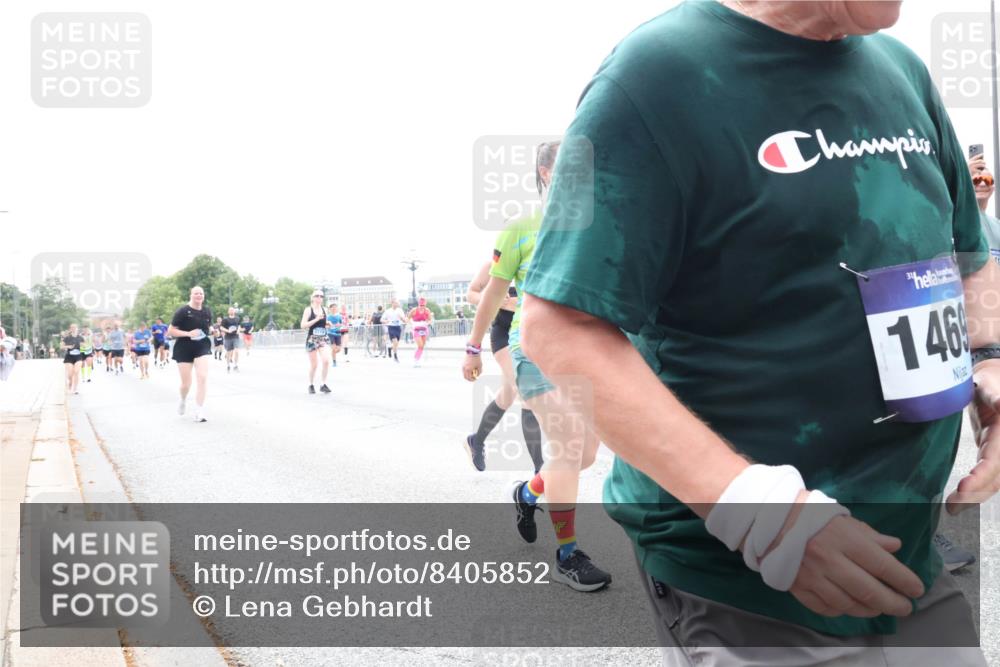 29.06.2025 - hella hamburg halbmarathon Lena Gebhardt http://msf.ph/oto/8405852 29.06.2025 10:50:23 Lombardsbrücke 5119, 1469, 1259, 1487, 1511, 1828, 2047, 3203, 3680, 3701, 3710, 3805, 3838, 3897, 4090, 4168, 4642, 4695, 4961, 5119, 5131, 5749, 5751, 5997, 6680, 6830, 7505, 7677, 7721, 7722, 7755, 7938, 8254, 8299, 8834, 9605, 9933, 9940, 10060, 10286, 10617, 10744, 11030, 11426, 11696, 11716, 11760, 12079, 13127, 13128, 13309, 13381, 13744, 13846, 13887, 14102, 14144, 14505, 14591, 14940, 15017, 15230, 15416, 15626 meine-sportfotos.de