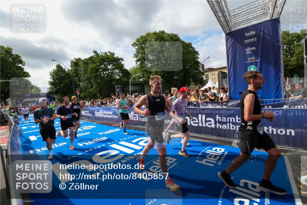 29.06.2025 - hella hamburg halbmarathon Zöllner http://msf.ph/oto/8405857 29.06.2025 10:40:52 Ziel 1631, 1882, 2750, 4634, 4889, 5014, 5026, 5745, 6429, 7080, 7109, 7378, 8074, 8629, 9547, 9979, 10369, 10934, 11959, 14092, 14661, 15351, 16201, 16249, 17486 meine-sportfotos.de