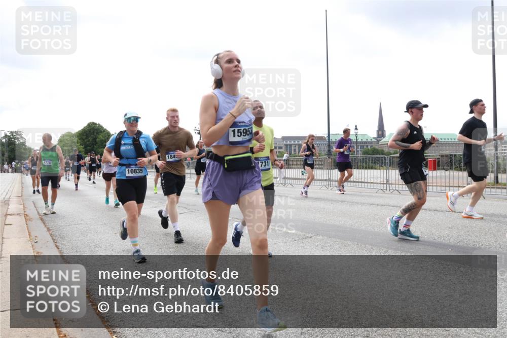29.06.2025 - hella hamburg halbmarathon Lena Gebhardt http://msf.ph/oto/8405859 29.06.2025 10:41:17 Lombardsbrücke 10835, 184, 15953, 4775, 731, 1317, 1536, 1542, 1731, 2153, 2229, 2258, 2805, 2858, 3344, 3532, 3533, 3623, 4234, 4412, 4415, 4530, 4610, 4638, 4774, 4775, 5086, 5225, 5549, 5688, 5689, 5753, 5928, 5942, 6088, 6098, 6250, 6474, 6793, 6842, 6894, 7022, 7023, 7661, 7821, 7829, 8293, 8385, 8429, 8430, 8586, 8751, 8769, 8878, 8992, 9009, 9237, 9962, 10181, 10269, 10348, 10407, 10483, 10644, 10835, 11053, 11166 meine-sportfotos.de