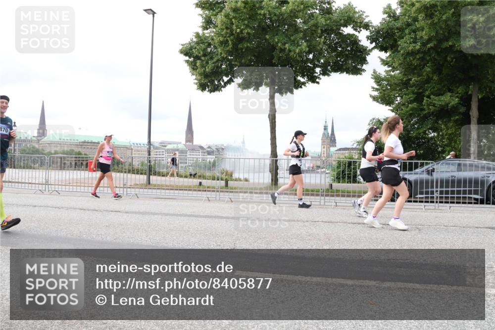 29.06.2025 - hella hamburg halbmarathon Lena Gebhardt http://msf.ph/oto/8405877 29.06.2025 10:58:42 Lombardsbrücke 870, 1001, 1326, 1365, 1380, 1514, 1646, 1845, 2043, 2057, 2449, 2649, 2929, 3231, 3416, 3540, 3565, 3868, 4042, 4043, 4117, 4225, 4294, 4577, 4648, 5159, 5655, 5732, 5988, 6010, 6330, 6341, 6554, 6588, 6633, 6638, 6702, 6825, 6927, 7095, 7096, 7443, 7617, 7664, 7870, 7933, 7957, 7967, 8076, 8489, 8545, 8547, 8592, 8701, 8752, 9123, 9221, 9225, 9239, 9563, 9636, 9889, 9960, 9982, 10498 meine-sportfotos.de