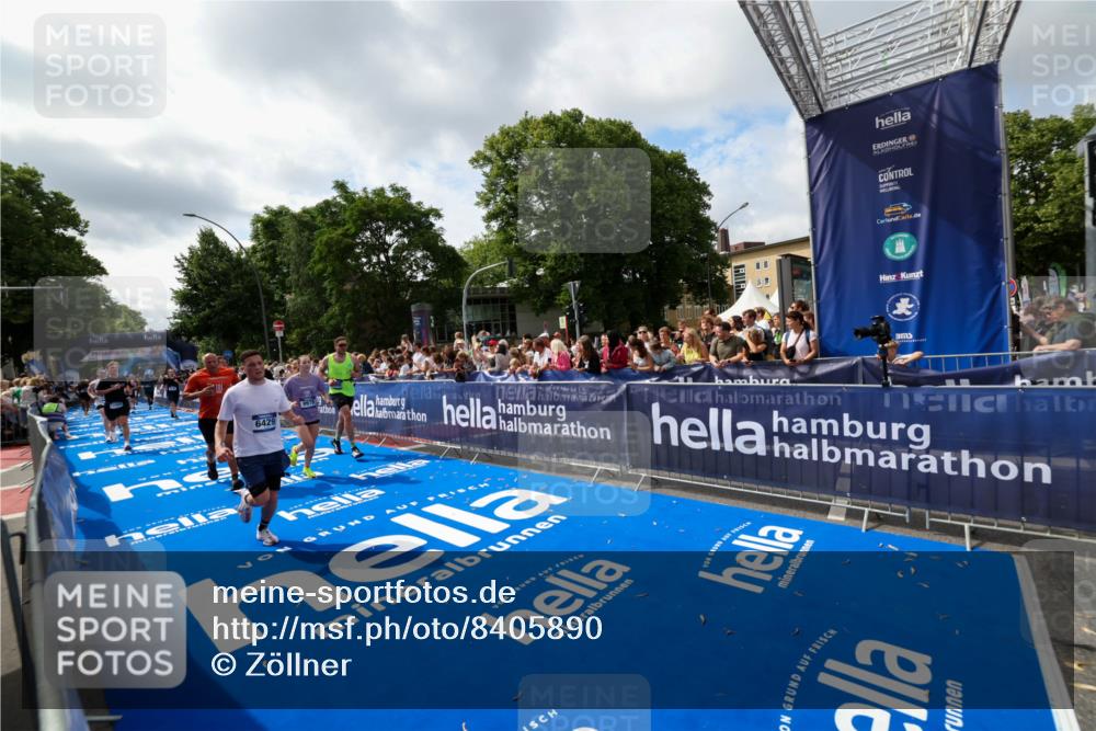 29.06.2025 - hella hamburg halbmarathon Zöllner http://msf.ph/oto/8405890 29.06.2025 10:40:55 Ziel 1631, 1677, 6429, 7109, 7378, 9547, 9979, 10369, 10934, 11959, 12088, 12385, 13029, 14661, 18173 meine-sportfotos.de