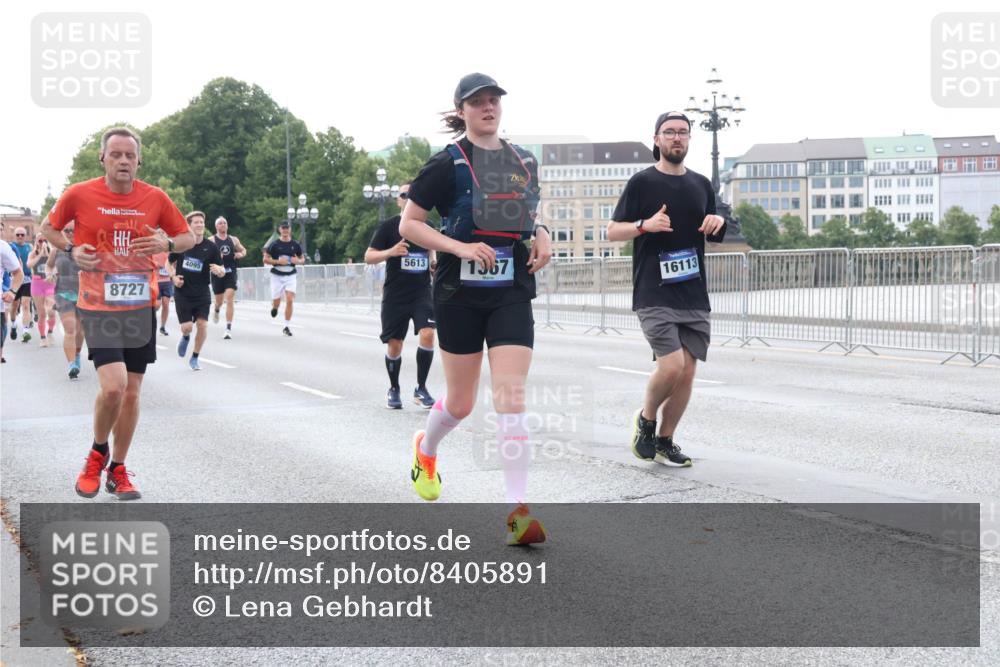 29.06.2025 - hella hamburg halbmarathon Lena Gebhardt http://msf.ph/oto/8405891 29.06.2025 10:03:53 Lombardsbrücke 4095, 8727, 5613, 1367, 16113, 1032, 1114, 1161, 1355, 1367, 1885, 2277, 2683, 2759, 3488, 4095, 4307, 4488, 5058, 5363, 5384, 5396, 5464, 5613, 6142, 6391, 6706, 7006, 7017, 7277, 7278, 7279, 7306, 7485, 8177, 8421, 8422, 8423, 8469, 8484, 8727, 9280, 9526, 9899, 10389, 11402, 11511, 11614, 12336, 12377, 12653, 13173, 13583, 13793, 13976, 15520, 15539, 15643, 15678, 15859, 16099, 16113, 16371, 16621, 17098, 17226, 17550, 18028 meine-sportfotos.de