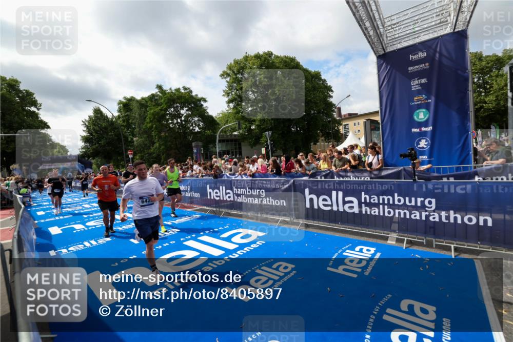29.06.2025 - hella hamburg halbmarathon Zöllner http://msf.ph/oto/8405897 29.06.2025 10:40:56 Ziel 1631, 1677, 6429, 7109, 7378, 9547, 9979, 10369, 10934, 12088, 12385, 13029, 13158, 14661, 15689, 16347, 17032, 17720, 18173 meine-sportfotos.de