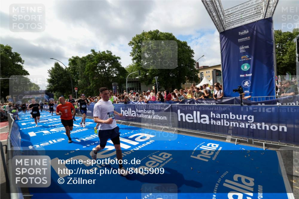 29.06.2025 - hella hamburg halbmarathon Zöllner http://msf.ph/oto/8405909 29.06.2025 10:40:56 Ziel 1631, 1677, 6429, 7109, 7378, 9547, 9979, 10369, 10934, 12088, 12385, 13029, 13158, 14661, 15689, 16347, 17032, 17720, 18173 meine-sportfotos.de