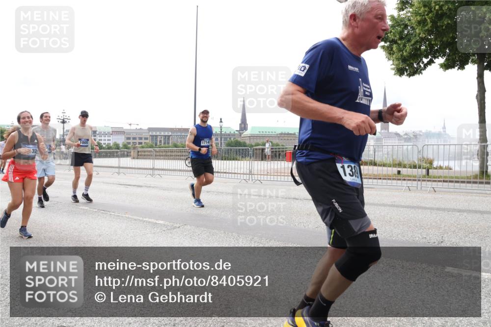29.06.2025 - hella hamburg halbmarathon Lena Gebhardt http://msf.ph/oto/8405921 29.06.2025 10:24:20 Lombardsbrücke 1005, 32, 17147, 2023, 138, 1005, 1009, 1064, 1389, 1395, 1444, 2132, 2280, 2477, 3013, 3053, 3132, 3185, 3285, 3421, 3579, 3786, 4111, 4122, 4162, 4221, 4464, 4597, 4684, 4719, 4990, 4993, 5039, 5138, 5258, 5260, 5661, 5829, 5830, 5954, 6478, 6524, 6526, 6570, 7013, 7426, 7528, 7920, 7975, 8141, 8149, 8167, 8187, 8297, 8502, 8717, 9063, 9217, 9603, 11306, 11347, 11415, 12070, 12210, 12303, 13111, 13113, 13380, 13573, 13638, 13711, 14143 meine-sportfotos.de