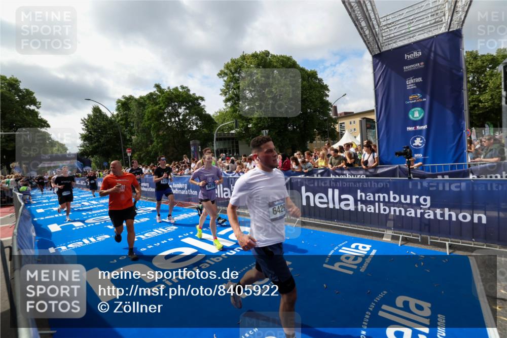 29.06.2025 - hella hamburg halbmarathon Zöllner http://msf.ph/oto/8405922 29.06.2025 10:40:56 Ziel 1631, 1677, 6429, 7109, 7378, 9547, 9979, 10369, 10934, 12088, 12385, 13029, 13158, 14661, 15689, 16347, 17032, 17720, 18173 meine-sportfotos.de
