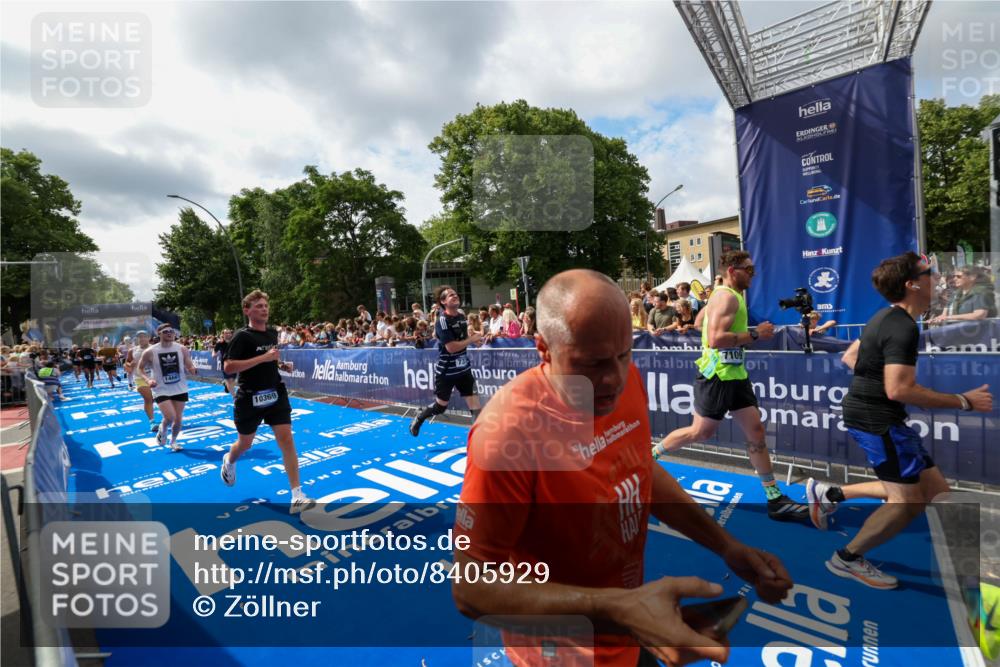 29.06.2025 - hella hamburg halbmarathon Zöllner http://msf.ph/oto/8405929 29.06.2025 10:40:57 Ziel 1631, 1677, 6429, 7109, 7378, 9547, 9979, 10369, 10934, 12088, 12385, 13029, 13158, 14661, 15689, 16347, 17032, 17720, 18173 meine-sportfotos.de