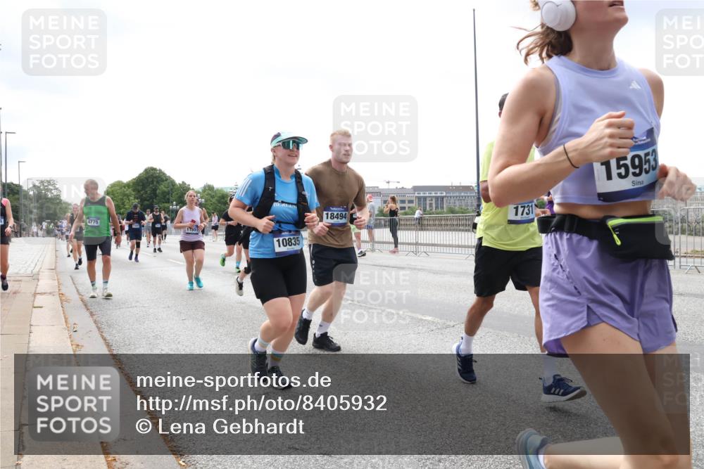 29.06.2025 - hella hamburg halbmarathon Lena Gebhardt http://msf.ph/oto/8405932 29.06.2025 10:41:17 Lombardsbrücke 4775, 1, 851, 10835, 15953, 18494, 1731, 1317, 1536, 1542, 1731, 2153, 2229, 2258, 2805, 2858, 3344, 3532, 3533, 3623, 4234, 4412, 4415, 4530, 4610, 4638, 4774, 4775, 5086, 5225, 5549, 5688, 5689, 5753, 5928, 5942, 6088, 6098, 6250, 6474, 6793, 6842, 6894, 7022, 7023, 7661, 7821, 7829, 8293, 8385, 8429, 8430, 8586, 8751, 8769, 8878, 8992, 9009, 9237, 9962, 10181, 10269, 10348, 10407, 10483, 10644, 10835, 11053, 11166 meine-sportfotos.de