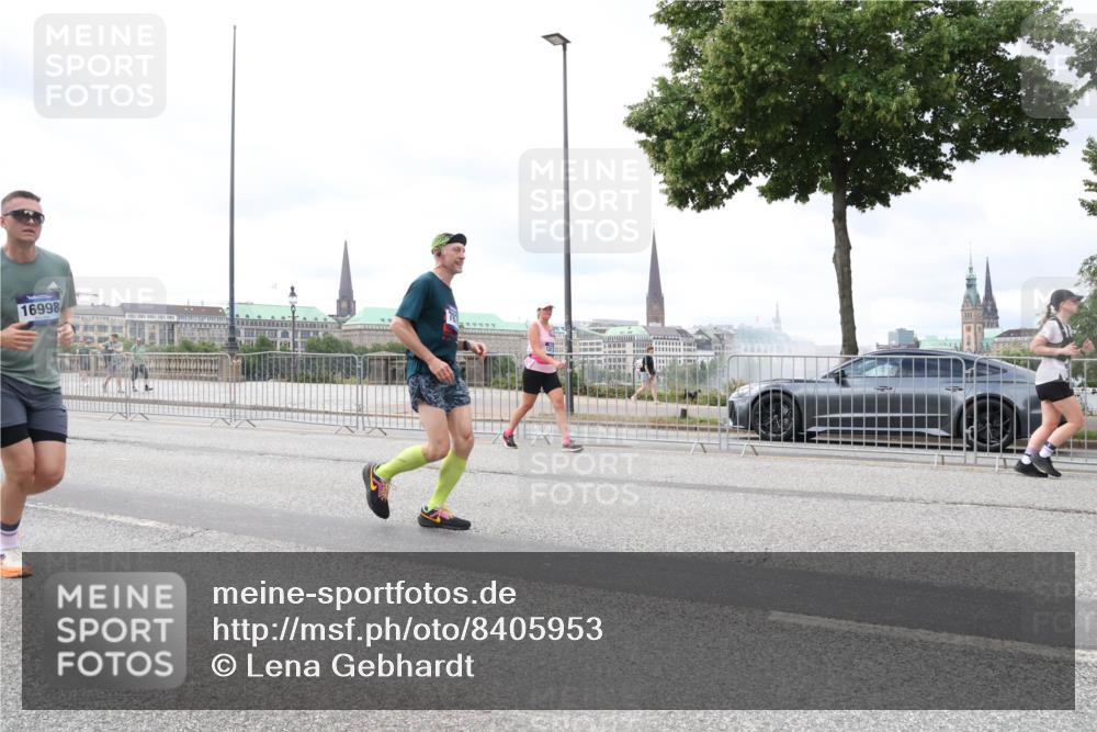 29.06.2025 - hella hamburg halbmarathon Lena Gebhardt http://msf.ph/oto/8405953 29.06.2025 10:58:42 Lombardsbrücke 16998, 1001, 1326, 1365, 1380, 1514, 1646, 1845, 2043, 2057, 2449, 2649, 2929, 3231, 3416, 3540, 3565, 3868, 4042, 4043, 4117, 4225, 4294, 4577, 4648, 5159, 5655, 5732, 5988, 6010, 6330, 6341, 6554, 6588, 6633, 6638, 6702, 6825, 6927, 7095, 7096, 7443, 7617, 7664, 7870, 7933, 7957, 7967, 8076, 8489, 8545, 8547, 8592, 8701, 8752, 9123, 9221, 9225, 9239, 9563, 9636, 9889, 9960, 9982, 10498 meine-sportfotos.de