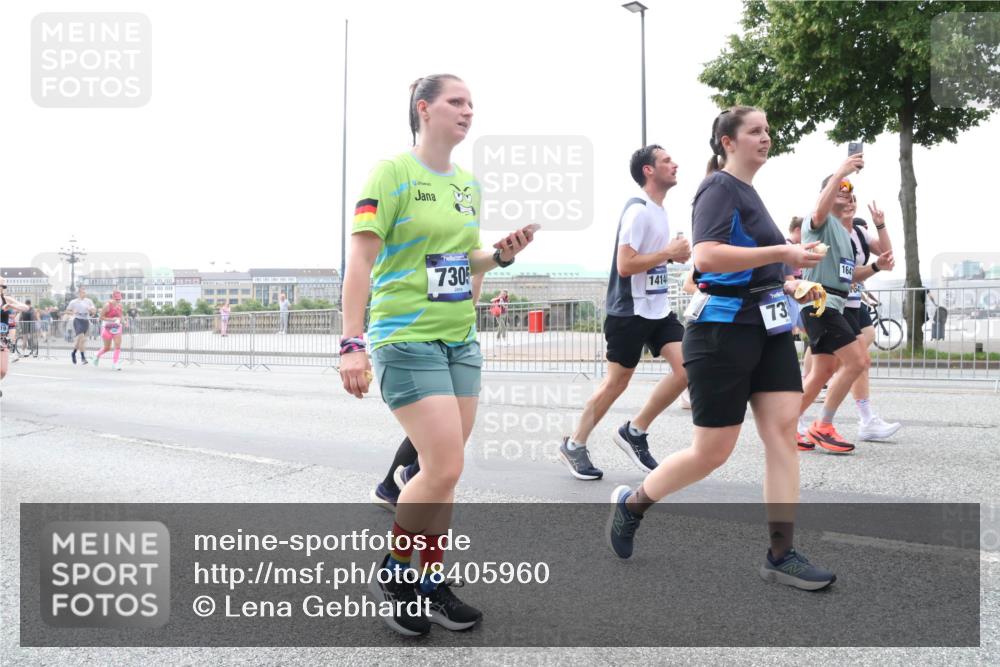29.06.2025 - hella hamburg halbmarathon Lena Gebhardt http://msf.ph/oto/8405960 29.06.2025 10:50:23 Lombardsbrücke 7305, 1414, 73, 1641, 1259, 1487, 1511, 1828, 2047, 3203, 3680, 3701, 3710, 3805, 3838, 3897, 4090, 4168, 4642, 4695, 4961, 5119, 5131, 5749, 5751, 5997, 6680, 6830, 7505, 7677, 7721, 7722, 7755, 7938, 8254, 8299, 8834, 9605, 9933, 9940, 10060, 10286, 10617, 10744, 11030, 11426, 11696, 11716, 11760, 12079, 13127, 13128, 13309, 13381, 13744, 13846, 13887, 14102, 14144, 14505, 14591, 14940, 15017, 15230, 15416, 15626 meine-sportfotos.de
