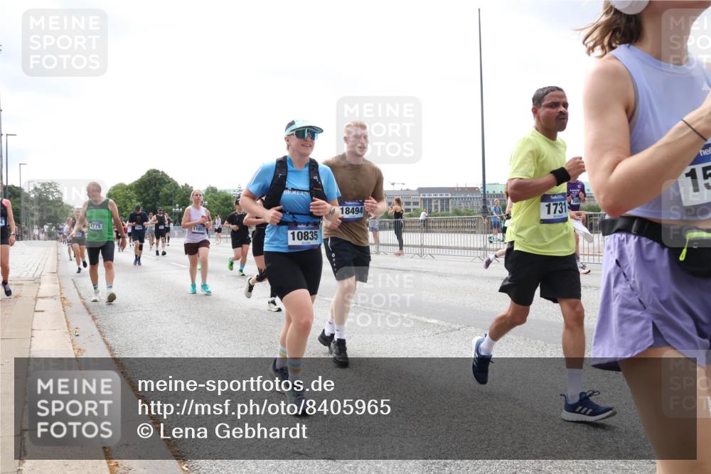 29.06.2025 - hella hamburg halbmarathon Lena Gebhardt http://msf.ph/oto/8405965 29.06.2025 10:41:17 Lombardsbrücke 4775, 11851, 10835, 18494, 1731, 15, 1317, 1536, 1542, 1731, 2153, 2229, 2258, 2805, 2858, 3344, 3532, 3533, 3623, 4234, 4412, 4415, 4530, 4610, 4638, 4774, 4775, 5086, 5225, 5549, 5688, 5689, 5753, 5928, 5942, 6088, 6098, 6250, 6474, 6793, 6842, 6894, 7022, 7023, 7661, 7821, 7829, 8293, 8385, 8429, 8430, 8586, 8751, 8769, 8878, 8992, 9009, 9237, 9962, 10181, 10269, 10348, 10407, 10483, 10644, 10835, 11053, 11166 meine-sportfotos.de