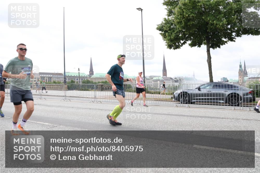 29.06.2025 - hella hamburg halbmarathon Lena Gebhardt http://msf.ph/oto/8405975 29.06.2025 10:58:42 Lombardsbrücke 16998, 7870, 1001, 1326, 1365, 1380, 1514, 1646, 1845, 2043, 2057, 2449, 2649, 2929, 3231, 3416, 3540, 3565, 3868, 4042, 4043, 4117, 4225, 4294, 4577, 4648, 5159, 5655, 5732, 5988, 6010, 6330, 6341, 6554, 6588, 6633, 6638, 6702, 6825, 6927, 7095, 7096, 7443, 7617, 7664, 7870, 7933, 7957, 7967, 8076, 8489, 8545, 8547, 8592, 8701, 8752, 9123, 9221, 9225, 9239, 9563, 9636, 9889, 9960, 9982, 10498 meine-sportfotos.de
