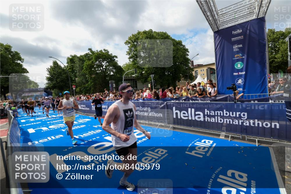 29.06.2025 - hella hamburg halbmarathon Zöllner http://msf.ph/oto/8405979 29.06.2025 10:40:59 Ziel 1677, 7378, 9547, 10369, 10934, 11922, 12088, 12385, 13029, 13158, 14661, 15689, 16347, 17032, 17720, 18173 meine-sportfotos.de