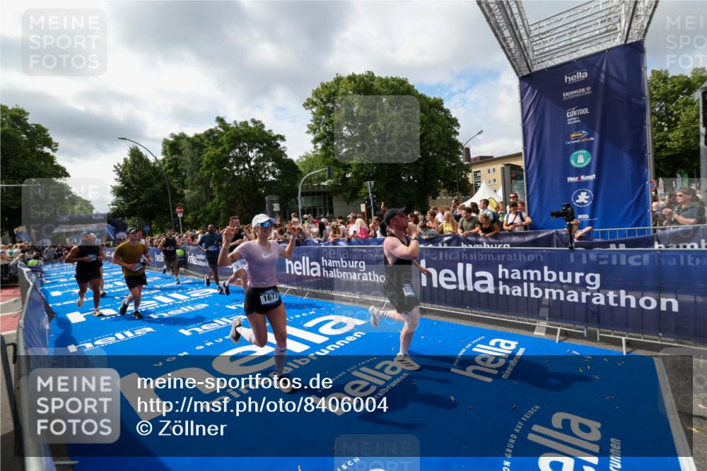29.06.2025 - hella hamburg halbmarathon Zöllner http://msf.ph/oto/8406004 29.06.2025 10:41:02 Ziel 1677, 2949, 6550, 6683, 9755, 11062, 11922, 12088, 12385, 13029, 13158, 15689, 16347, 17032, 17720, 17971, 18173 meine-sportfotos.de
