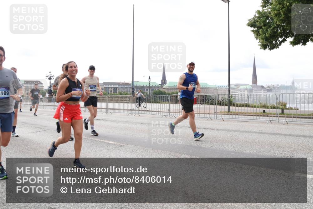 29.06.2025 - hella hamburg halbmarathon Lena Gebhardt http://msf.ph/oto/8406014 29.06.2025 10:24:21 Lombardsbrücke 109, 7021, 147, 1005, 1005, 1009, 1064, 1352, 1389, 1395, 1444, 2132, 2280, 2477, 2944, 3013, 3053, 3132, 3185, 3285, 3421, 3579, 3786, 4111, 4122, 4162, 4221, 4464, 4597, 4684, 4719, 4993, 5039, 5138, 5258, 5260, 5661, 5829, 5830, 5954, 6478, 6524, 6526, 6570, 7013, 7426, 7528, 7920, 7975, 8141, 8149, 8167, 8187, 8297, 8502, 8717, 9063, 9217, 9603, 11306, 11347, 11415, 11651, 12070, 12210, 12303, 13111, 13113, 13380, 13573, 13638, 13711, 14143 meine-sportfotos.de