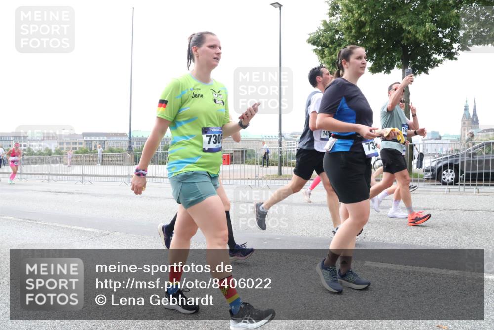 29.06.2025 - hella hamburg halbmarathon Lena Gebhardt http://msf.ph/oto/8406022 29.06.2025 10:50:24 Lombardsbrücke 730, 14, 73, 164, 1259, 1487, 1511, 1828, 2047, 3203, 3680, 3701, 3710, 3805, 3838, 3897, 4090, 4168, 4642, 4695, 4961, 5119, 5131, 5749, 5751, 5997, 6680, 6830, 7505, 7677, 7721, 7722, 7755, 7938, 8254, 8299, 8833, 8834, 9096, 9605, 9933, 9940, 10060, 10286, 10617, 10744, 11030, 11426, 11696, 11716, 11760, 12079, 13127, 13128, 13309, 13381, 13744, 13846, 13887, 14102, 14144, 14505, 14591, 14940, 15017, 15230, 15416, 15626 meine-sportfotos.de