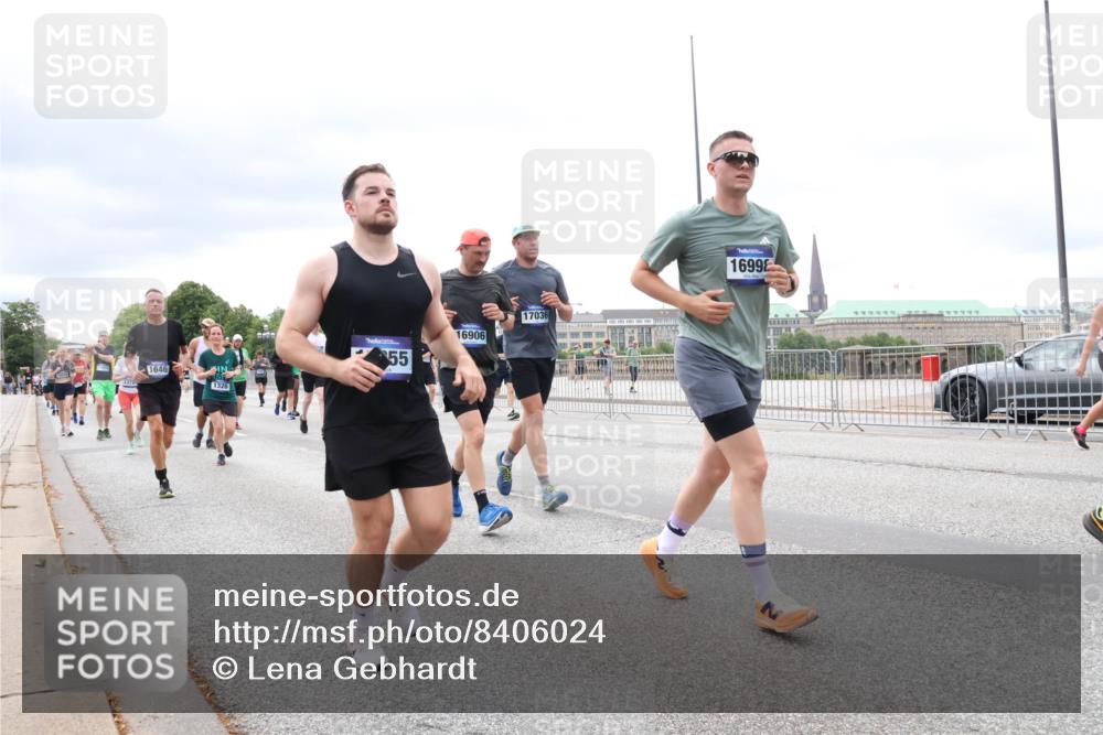 29.06.2025 - hella hamburg halbmarathon Lena Gebhardt http://msf.ph/oto/8406024 29.06.2025 10:58:43 Lombardsbrücke 1378, 1646, 1326, 55, 16906, 17036, 16998, 1001, 1326, 1365, 1380, 1514, 1646, 1845, 2043, 2057, 2449, 2621, 2649, 2929, 3231, 3416, 3540, 3565, 3868, 4042, 4043, 4117, 4225, 4294, 4577, 4648, 5159, 5655, 5732, 5988, 6010, 6330, 6341, 6554, 6588, 6633, 6638, 6702, 6927, 7095, 7096, 7443, 7617, 7664, 7870, 7933, 7957, 7967, 8076, 8489, 8545, 8547, 8592, 8701, 8752, 9123, 9221, 9225, 9239, 9563, 9636, 9889, 9960, 9982, 10498 meine-sportfotos.de