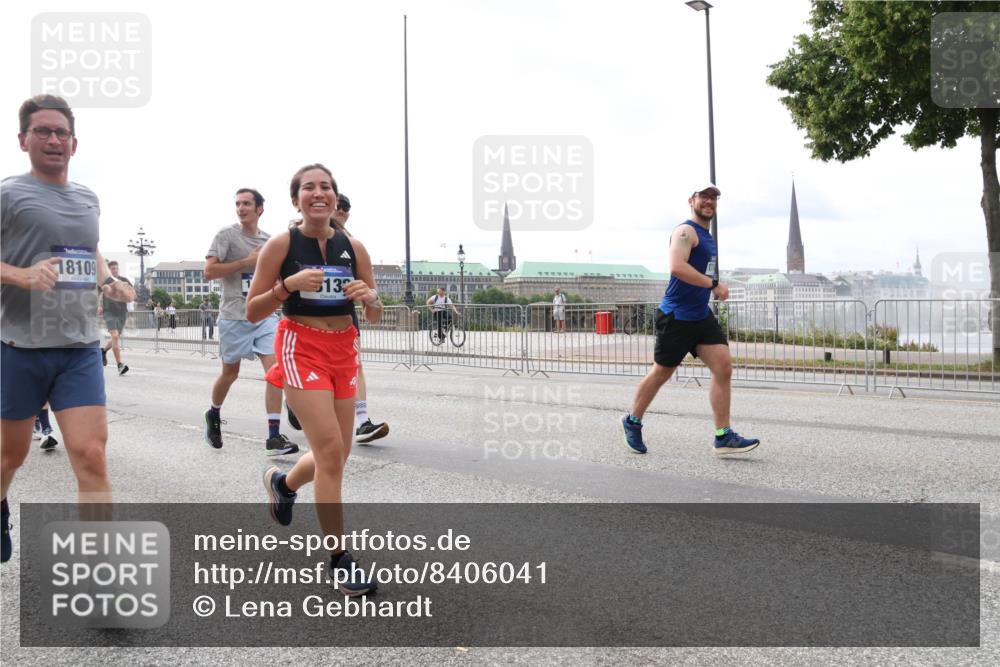 29.06.2025 - hella hamburg halbmarathon Lena Gebhardt http://msf.ph/oto/8406041 29.06.2025 10:24:21 Lombardsbrücke 18109, 13, 1005, 1009, 1064, 1352, 1389, 1395, 1444, 2132, 2280, 2477, 2944, 3013, 3053, 3132, 3185, 3285, 3421, 3579, 3786, 4111, 4122, 4162, 4221, 4464, 4597, 4684, 4719, 4993, 5039, 5138, 5258, 5260, 5661, 5829, 5830, 5954, 6478, 6524, 6526, 6570, 7013, 7426, 7528, 7920, 7975, 8141, 8149, 8167, 8187, 8297, 8502, 8717, 9063, 9217, 9603, 11306, 11347, 11415, 11651, 12070, 12210, 12303, 13111, 13113, 13380, 13573, 13638, 13711, 14143 meine-sportfotos.de