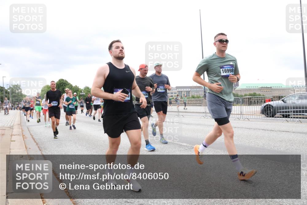 29.06.2025 - hella hamburg halbmarathon Lena Gebhardt http://msf.ph/oto/8406050 29.06.2025 10:58:43 Lombardsbrücke 1646, 1376, 06, 17036, 16998, 1001, 1326, 1365, 1380, 1514, 1646, 1845, 2043, 2057, 2449, 2621, 2649, 2929, 3231, 3416, 3540, 3565, 3868, 4042, 4043, 4117, 4225, 4294, 4577, 4648, 5159, 5655, 5732, 5988, 6010, 6330, 6341, 6554, 6588, 6633, 6638, 6702, 6927, 7095, 7096, 7443, 7617, 7664, 7870, 7933, 7957, 7967, 8076, 8489, 8545, 8547, 8592, 8701, 8752, 9123, 9221, 9225, 9239, 9563, 9636, 9889, 9960, 9982, 10498 meine-sportfotos.de