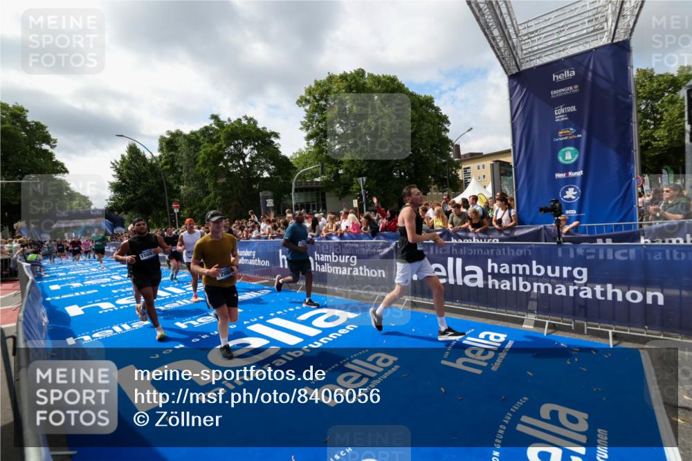 29.06.2025 - hella hamburg halbmarathon Zöllner http://msf.ph/oto/8406056 29.06.2025 10:41:03 Ziel 1677, 2949, 6550, 6683, 9358, 9755, 11062, 11922, 12088, 12385, 13029, 13158, 15689, 16347, 17032, 17100, 17620, 17720, 17971 meine-sportfotos.de