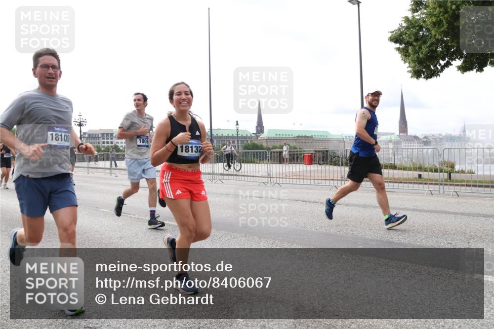 29.06.2025 - hella hamburg halbmarathon Lena Gebhardt http://msf.ph/oto/8406067 29.06.2025 10:24:21 Lombardsbrücke 12210, 18109, 1009, 18132, 1005, 1009, 1064, 1352, 1389, 1395, 1444, 2132, 2280, 2477, 2944, 3013, 3053, 3132, 3185, 3285, 3421, 3579, 3786, 4111, 4122, 4162, 4221, 4464, 4597, 4684, 4719, 4993, 5039, 5138, 5258, 5260, 5661, 5829, 5830, 5954, 6478, 6524, 6526, 6570, 7013, 7426, 7528, 7920, 7975, 8141, 8149, 8167, 8187, 8297, 8502, 8717, 9063, 9217, 9603, 11306, 11347, 11415, 11651, 12070, 12210, 12303, 13111, 13113, 13380, 13573, 13638, 13711, 14143 meine-sportfotos.de