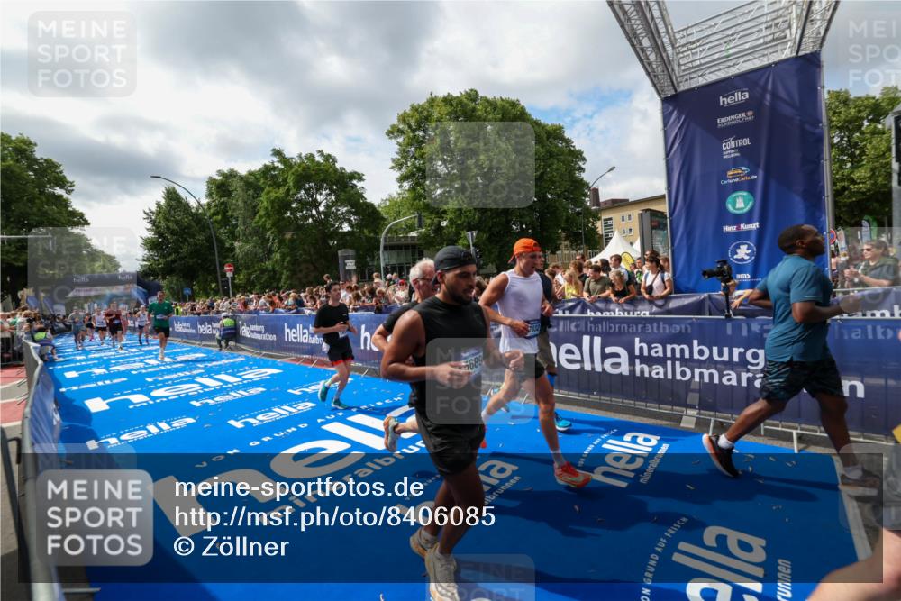 29.06.2025 - hella hamburg halbmarathon Zöllner http://msf.ph/oto/8406085 29.06.2025 10:41:04 Ziel 2949, 4871, 6550, 6683, 9358, 9755, 11062, 11922, 12088, 12385, 13029, 13158, 15689, 16347, 17032, 17100, 17620, 17720, 17971, 18045, 18049 meine-sportfotos.de