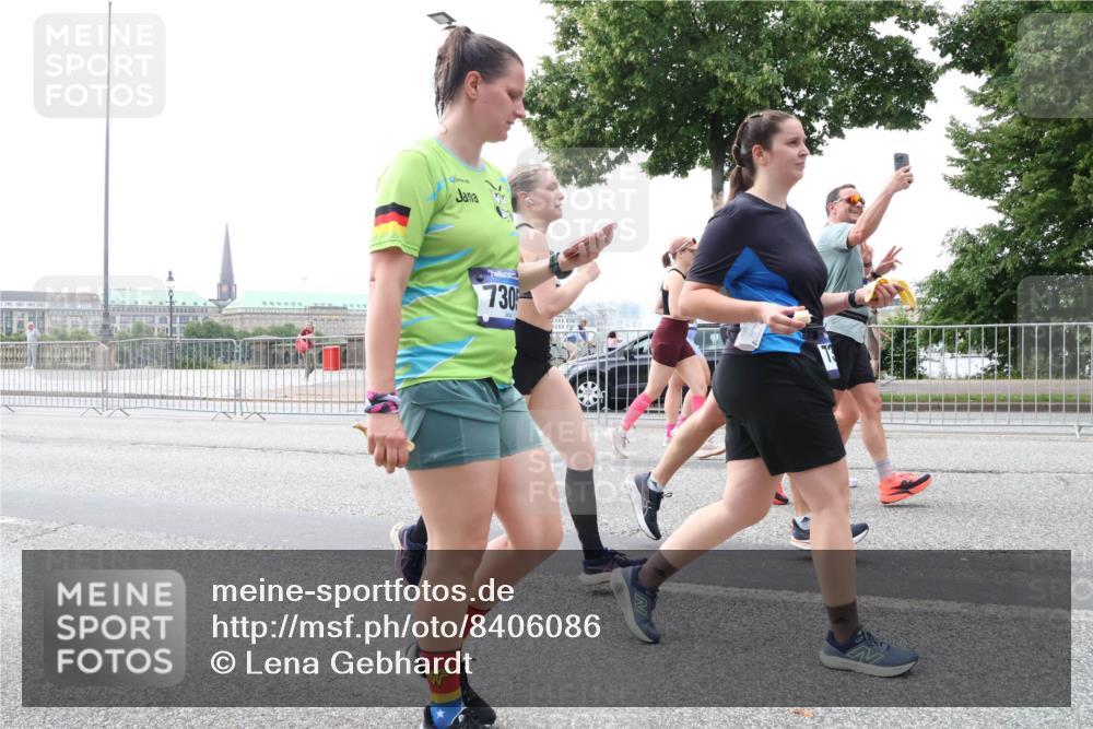29.06.2025 - hella hamburg halbmarathon Lena Gebhardt http://msf.ph/oto/8406086 29.06.2025 10:50:24 Lombardsbrücke 730, 1259, 1487, 1511, 1828, 2047, 3203, 3680, 3701, 3710, 3805, 3838, 3897, 4090, 4168, 4642, 4695, 4961, 5119, 5131, 5749, 5751, 5997, 6680, 6830, 7505, 7677, 7721, 7722, 7755, 7938, 8254, 8299, 8833, 8834, 9096, 9605, 9933, 9940, 10060, 10286, 10617, 10744, 11030, 11426, 11696, 11716, 11760, 12079, 13127, 13128, 13309, 13381, 13744, 13846, 13887, 14102, 14144, 14505, 14591, 14940, 15017, 15230, 15416, 15626 meine-sportfotos.de