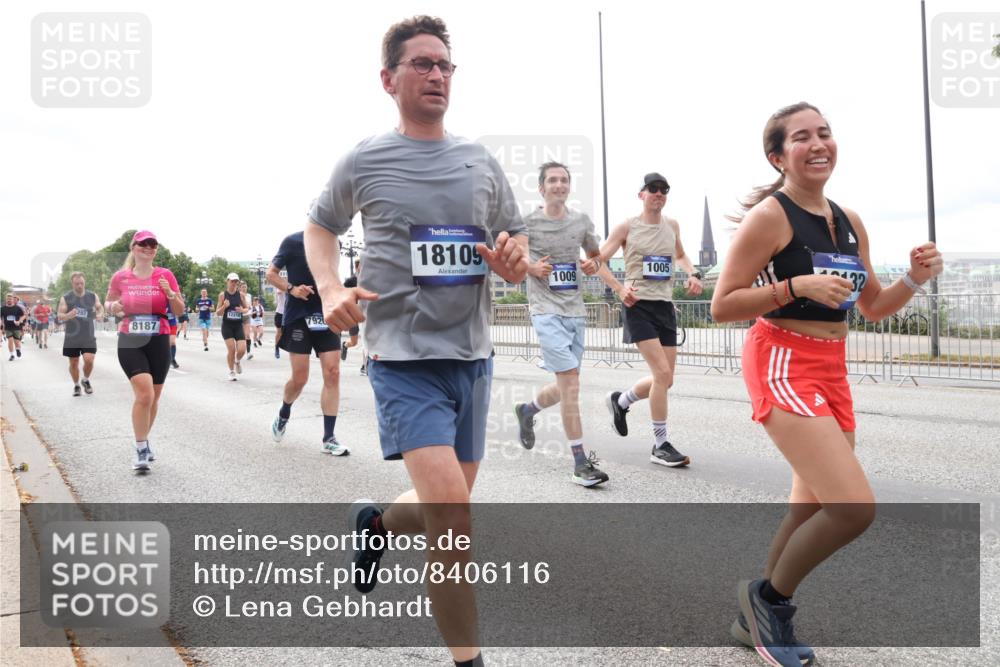 29.06.2025 - hella hamburg halbmarathon Lena Gebhardt http://msf.ph/oto/8406116 29.06.2025 10:24:22 Lombardsbrücke 8187, 12210, 7920, 18109, 1005, 1009, 32, 1005, 1009, 1064, 1352, 1389, 1395, 1444, 2132, 2280, 2477, 2944, 3013, 3053, 3132, 3185, 3285, 3421, 3579, 3786, 4111, 4162, 4221, 4464, 4597, 4684, 4719, 4993, 5039, 5138, 5258, 5260, 5661, 5829, 5830, 5954, 6478, 6524, 6526, 6570, 7013, 7426, 7528, 7920, 7975, 8141, 8167, 8187, 8297, 8502, 8717, 9063, 9217, 9603, 11306, 11347, 11415, 11651, 12070, 12210, 12303, 13111, 13113, 13380, 13573, 13638, 13711, 14143, 15975 meine-sportfotos.de