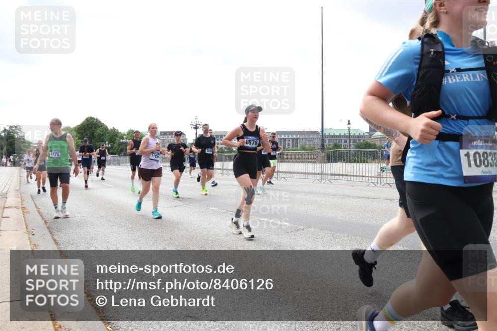29.06.2025 - hella hamburg halbmarathon Lena Gebhardt http://msf.ph/oto/8406126 29.06.2025 10:41:18 Lombardsbrücke 4775, 1185, 508, 8878, 10835, 1314, 1317, 1536, 1542, 1731, 2153, 2229, 2258, 2805, 2858, 3344, 3532, 3533, 3623, 4234, 4412, 4415, 4530, 4610, 4638, 4774, 4775, 5086, 5225, 5549, 5688, 5689, 5753, 5928, 5942, 6088, 6098, 6250, 6474, 6793, 6842, 6894, 7022, 7023, 7661, 7821, 7829, 8293, 8385, 8429, 8430, 8586, 8751, 8769, 8878, 8992, 9009, 9237, 9962, 10181, 10269, 10348, 10407, 10483, 10644, 10835, 11053, 11166 meine-sportfotos.de