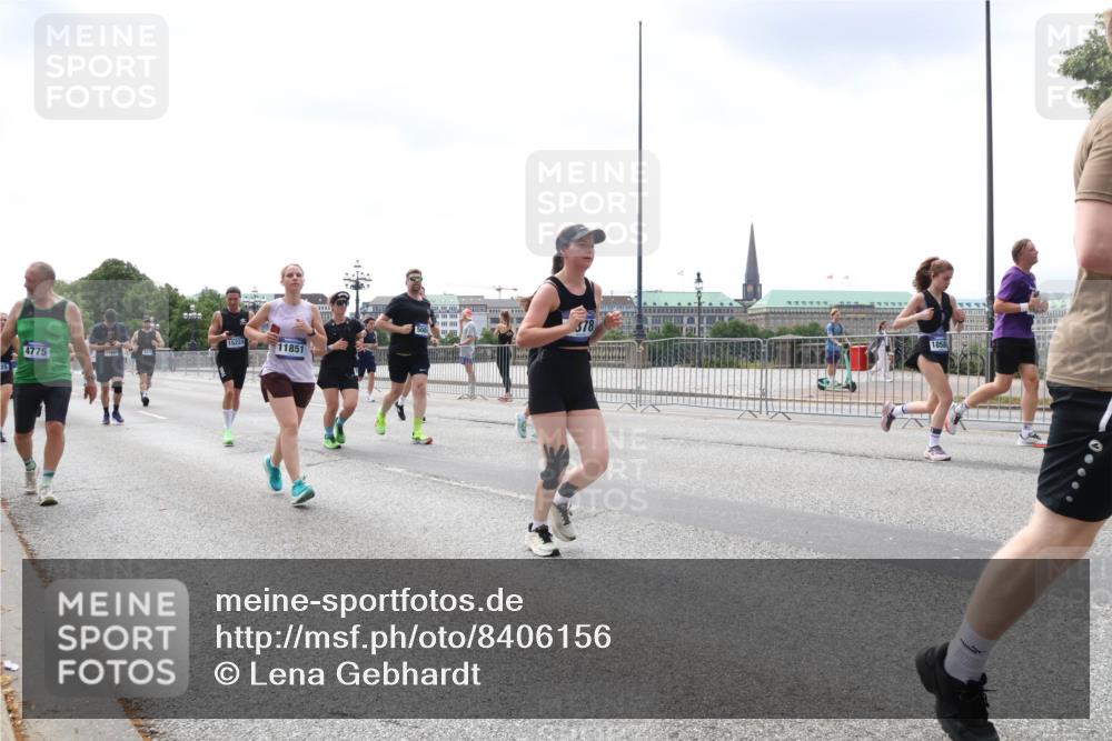 29.06.2025 - hella hamburg halbmarathon Lena Gebhardt http://msf.ph/oto/8406156 29.06.2025 10:41:18 Lombardsbrücke 4775, 116, 15224, 11851, 578, 1858, 1314, 1317, 1536, 1542, 1731, 2153, 2229, 2258, 2805, 2858, 3344, 3532, 3533, 3623, 4234, 4412, 4415, 4530, 4610, 4638, 4774, 4775, 5086, 5225, 5549, 5688, 5689, 5753, 5928, 5942, 6088, 6098, 6250, 6474, 6793, 6842, 6894, 7022, 7023, 7661, 7821, 7829, 8293, 8385, 8429, 8430, 8586, 8751, 8769, 8878, 8992, 9009, 9237, 9962, 10181, 10269, 10348, 10407, 10483, 10644, 10835, 11053, 11166 meine-sportfotos.de