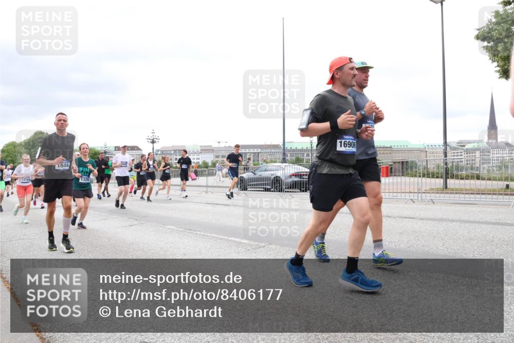 29.06.2025 - hella hamburg halbmarathon Lena Gebhardt http://msf.ph/oto/8406177 29.06.2025 10:58:44 Lombardsbrücke 13784, 1646, 1326, 2449, 16906, 1001, 1326, 1365, 1380, 1514, 1646, 1845, 2043, 2057, 2449, 2621, 2649, 2929, 3231, 3373, 3416, 3540, 3565, 3868, 4042, 4043, 4225, 4294, 4577, 4648, 5159, 5655, 5732, 5988, 6010, 6330, 6341, 6554, 6588, 6633, 6638, 6702, 6927, 7095, 7096, 7443, 7617, 7664, 7870, 7933, 7957, 7967, 8076, 8489, 8545, 8547, 8592, 8631, 8701, 8752, 9123, 9221, 9225, 9239, 9563, 9636, 9889, 9960, 9982, 10498 meine-sportfotos.de