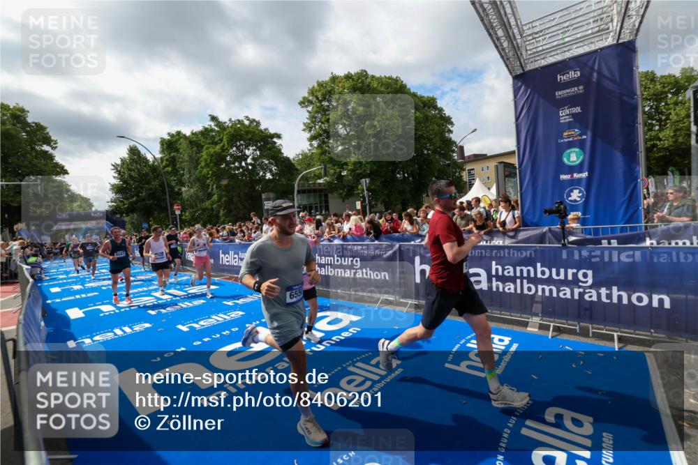 29.06.2025 - hella hamburg halbmarathon Zöllner http://msf.ph/oto/8406201 29.06.2025 10:41:08 Ziel 1136, 2568, 2949, 3618, 4380, 4871, 5709, 6550, 6683, 9358, 9659, 9755, 9815, 11062, 11922, 13268, 17100, 17620, 17971, 18045, 18049 meine-sportfotos.de